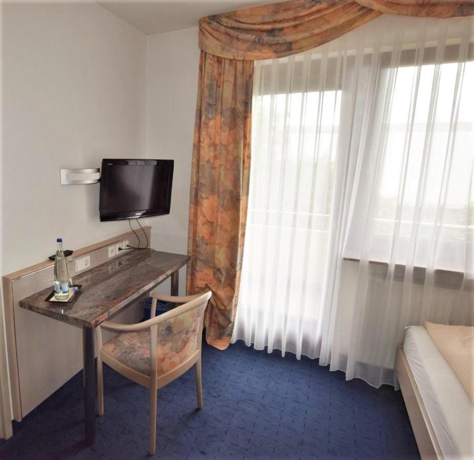 Hotel Alena - Kontaktlos Check-In フィルダーシュタット エクステリア 写真