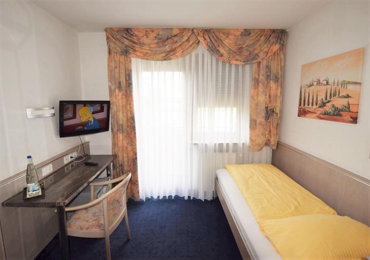 Hotel Alena - Kontaktlos Check-In フィルダーシュタット エクステリア 写真