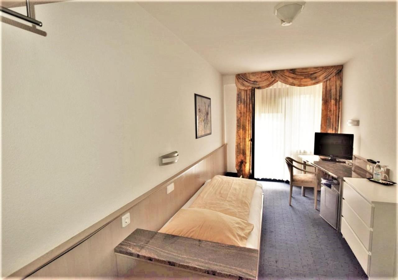 Hotel Alena - Kontaktlos Check-In フィルダーシュタット エクステリア 写真