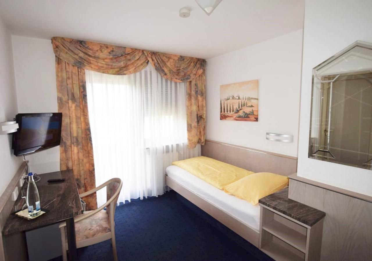 Hotel Alena - Kontaktlos Check-In フィルダーシュタット エクステリア 写真